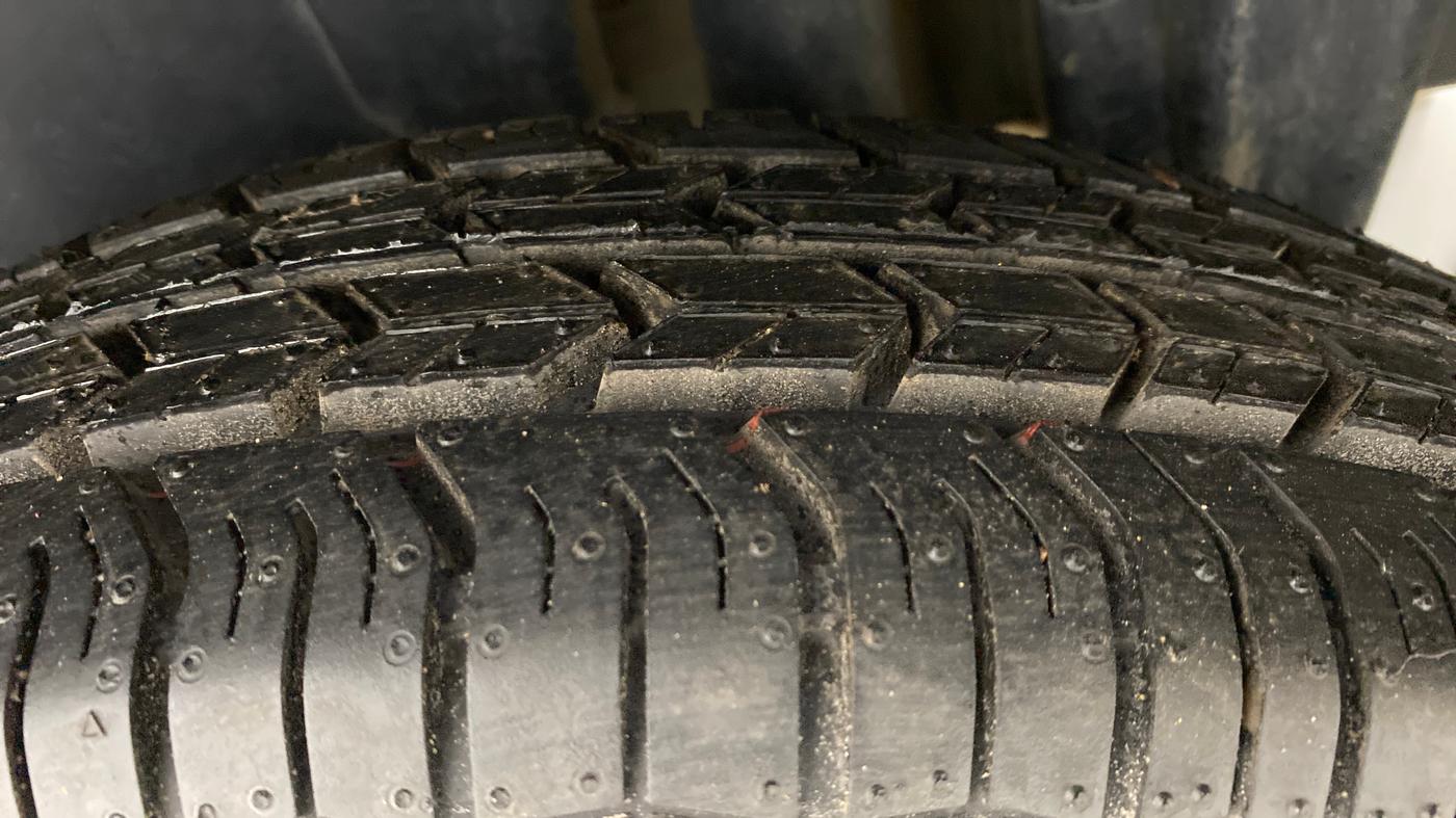 2015 Maruti Swift VXI, Petrol, Manual, 37,046 km, Left Rear Tyre Tread
