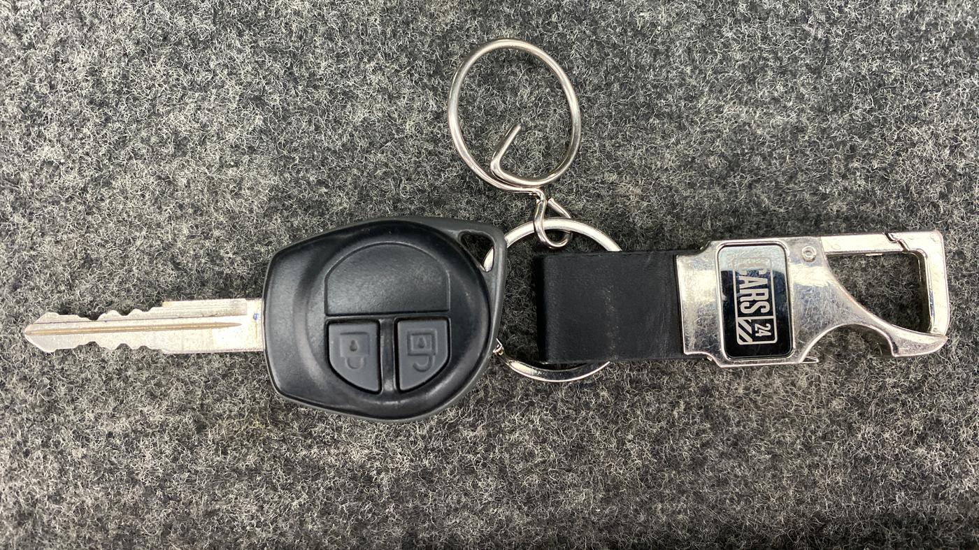 2015 Maruti Swift VXI, Petrol, Manual, 37,046 km, Key Close Up