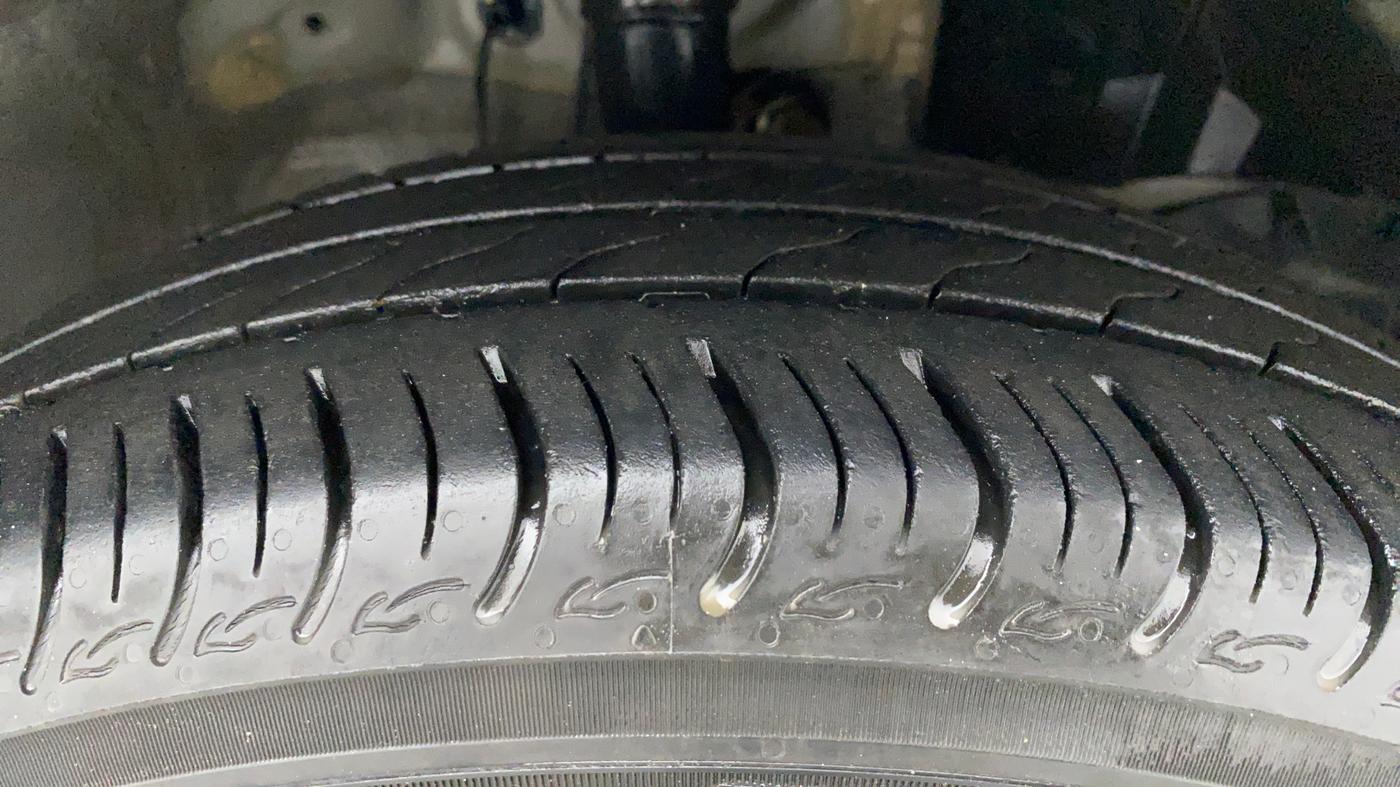 2018 Honda Amaze 1.2 V CVT I VTEC, Petrol, Automatic, 35,394 km, Right Front Tyre Tread