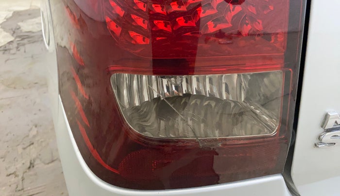 2014 Maruti Wagon R 1.0 LXI, Petrol, Manual, 23,629 km, Left tail light - Minor damage