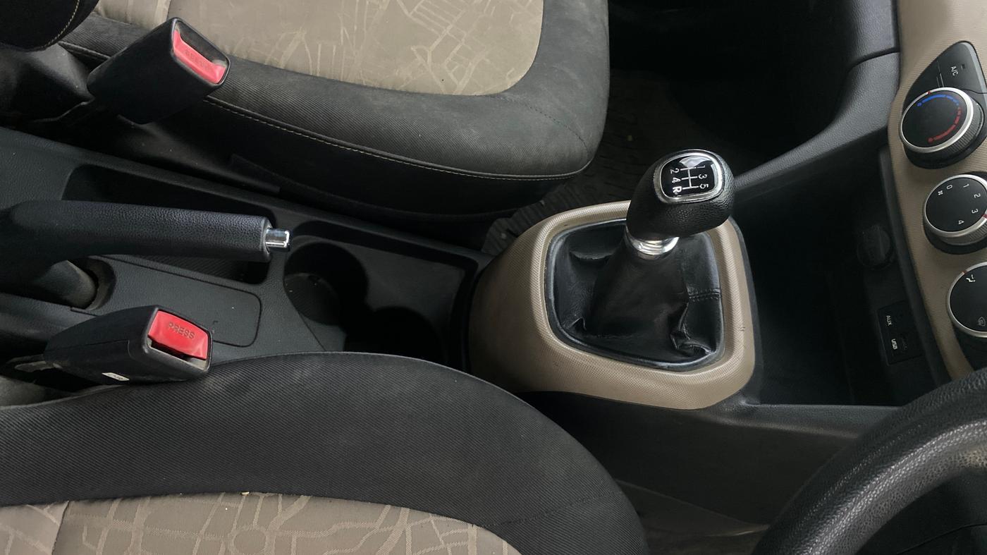 2013 Hyundai Grand i10 SPORTZ 1.2 KAPPA VTVT, Petrol, Manual, 45,242 km, Gear Lever