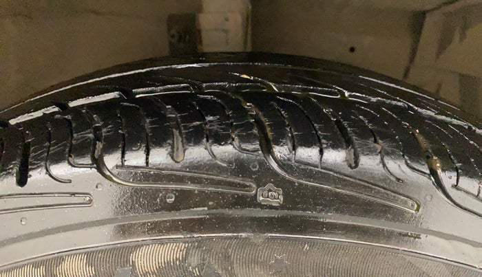 2012 Maruti Swift VXI, Petrol, Manual, 50,390 km, Right Front Tyre Tread