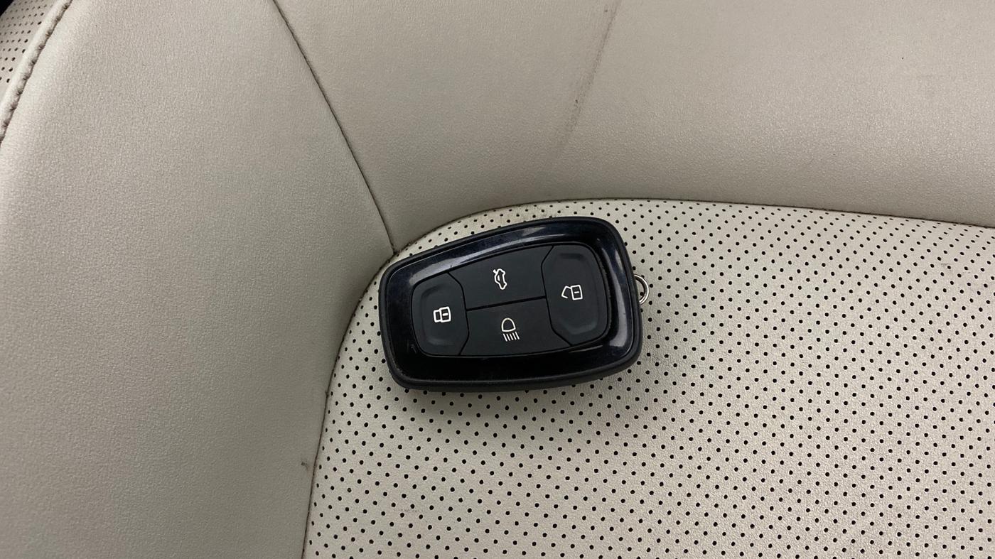 2023 Tata NEXON  XZ Plus LUXS Jet, Petrol, Manual, 40,370 km, Key Close Up