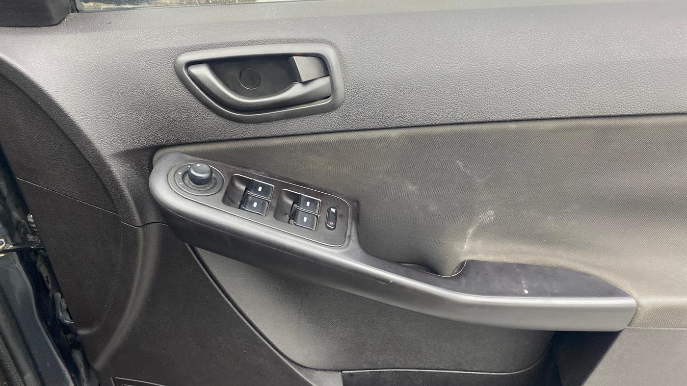 2017 Tata Zest XMS 90PS DIESEL, Diesel, Manual, 90,292 km, Driver Side Door Panels Control