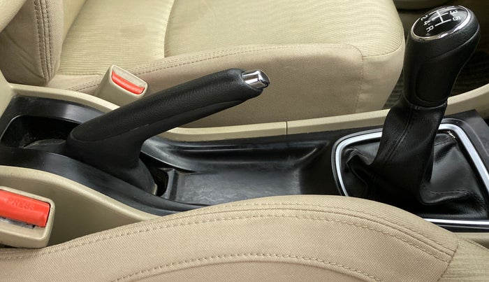 2016 Maruti Ciaz VXI PLUS, Petrol, Manual, 52,743 km, Gear Lever