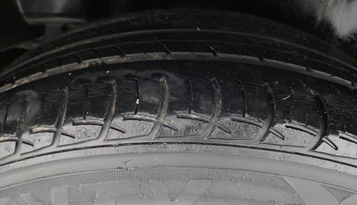 2016 Maruti Ciaz VXI PLUS, Petrol, Manual, 52,743 km, Right Rear Tyre Tread