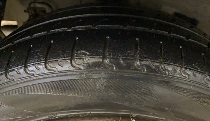 2018 Hyundai Grand i10 SPORTZ 1.2 KAPPA VTVT, Petrol, Manual, 75,480 km, Right Rear Tyre Tread