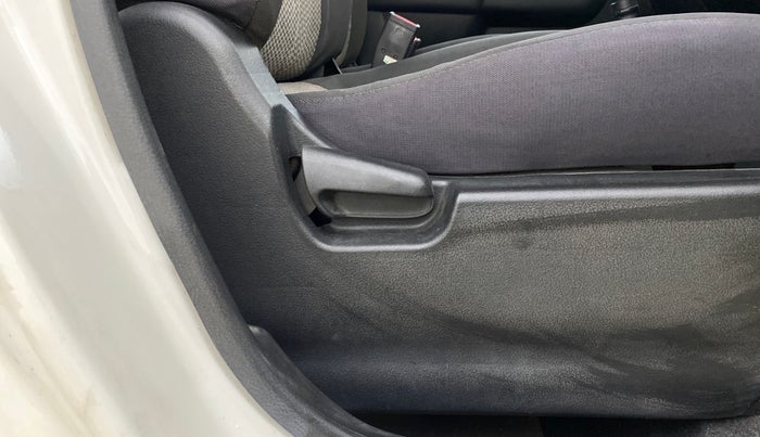 2016 Maruti Wagon R 1.0 LXI CNG, CNG, Manual, 77,948 km, Driver Side Adjustment Panel