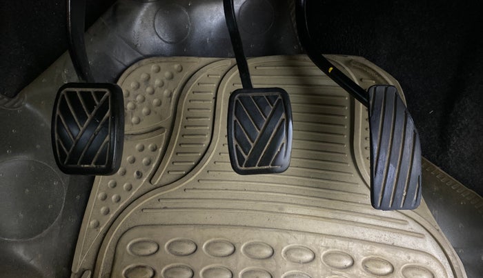 2016 Maruti Wagon R 1.0 LXI CNG, CNG, Manual, 77,948 km, Pedals