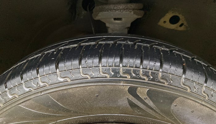 2016 Maruti Wagon R 1.0 LXI CNG, CNG, Manual, 77,948 km, Right Front Tyre Tread