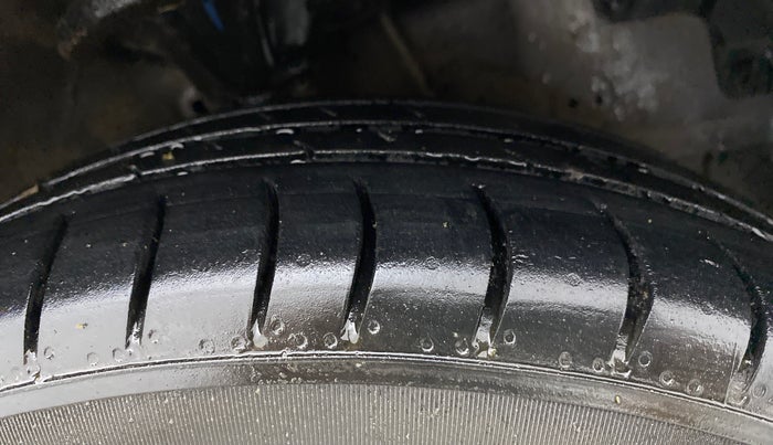 2018 Hyundai Eon ERA +, Petrol, Manual, 86,770 km, Right Front Tyre Tread