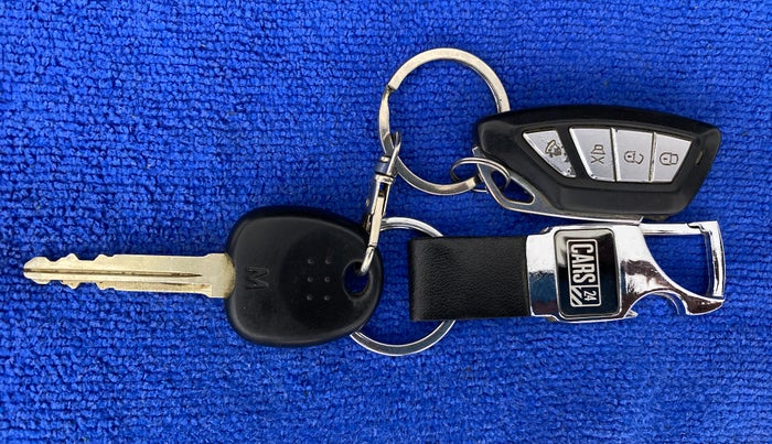 2018 Hyundai Eon ERA +, Petrol, Manual, 86,770 km, Key Close Up