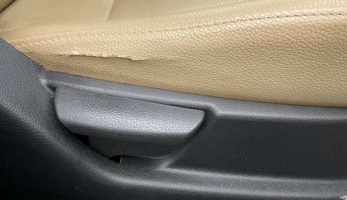 2018 Hyundai Eon ERA +, Petrol, Manual, 86,770 km, Driver Side Adjustment Panel