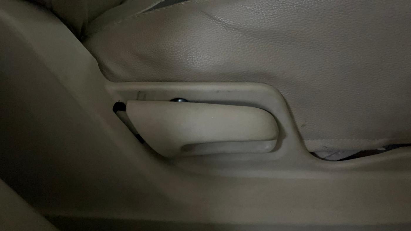 2016 Maruti Swift Dzire VDI, Diesel, Manual, 66,156 km, Driver Side Adjustment Panel
