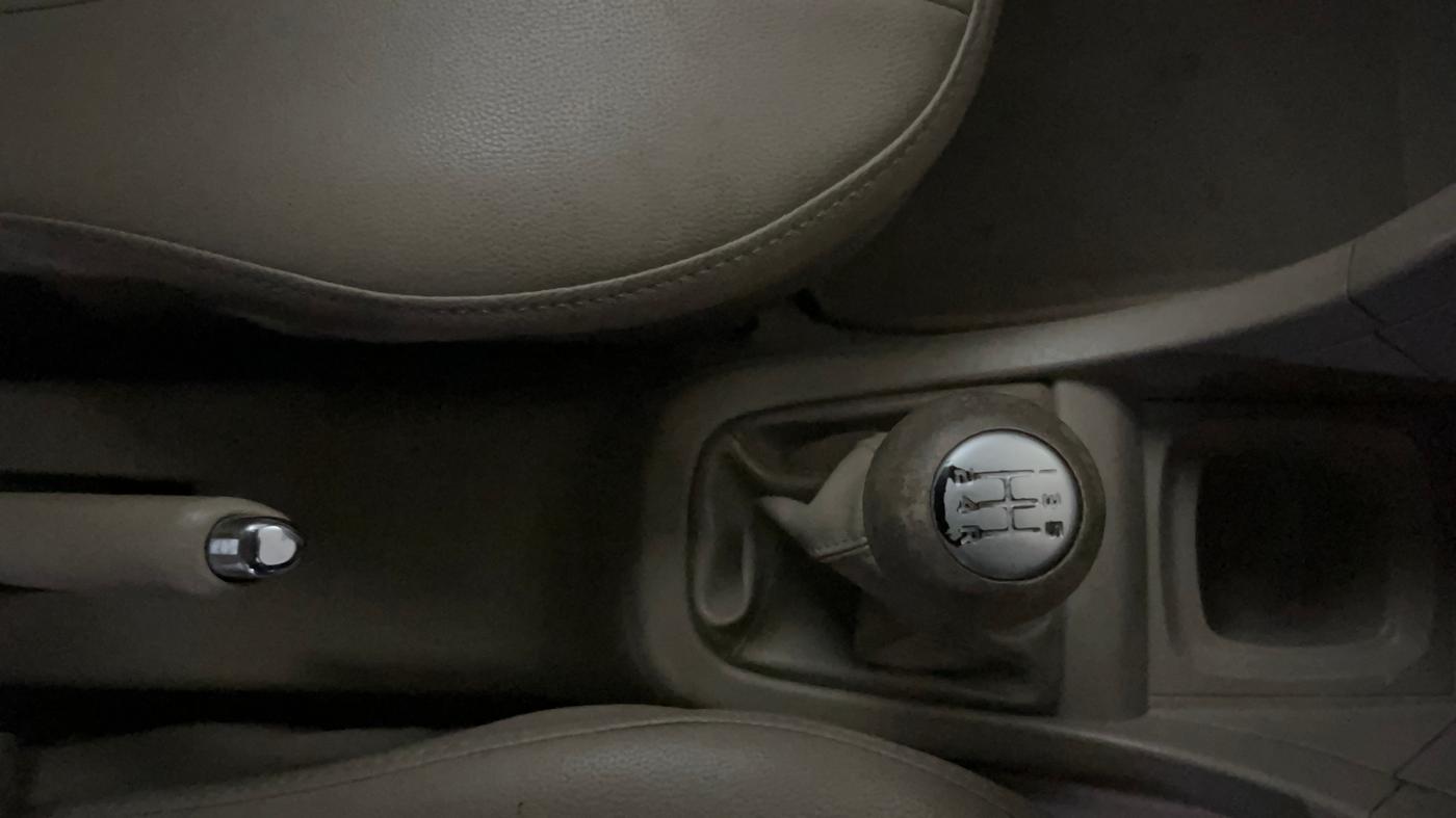 2016 Maruti Swift Dzire VDI, Diesel, Manual, 66,156 km, Gear Lever