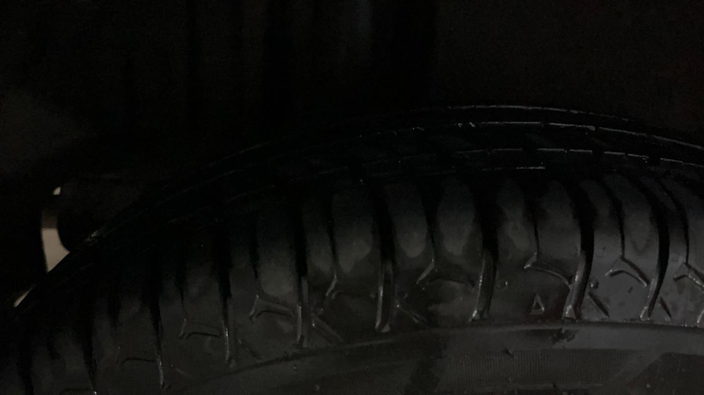 2016 Maruti Swift Dzire VDI, Diesel, Manual, 66,156 km, Right Rear Tyre Tread