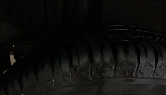 2016 Maruti Swift Dzire VDI, Diesel, Manual, 65,167 km, Right Rear Tyre Tread