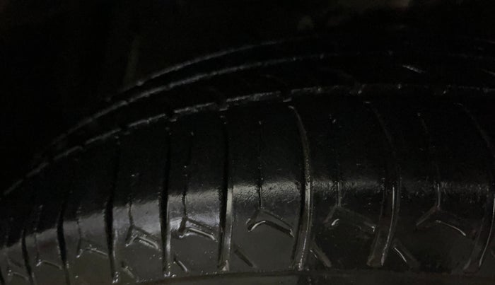 2016 Maruti Swift Dzire VDI, Diesel, Manual, 65,167 km, Left Front Tyre Tread