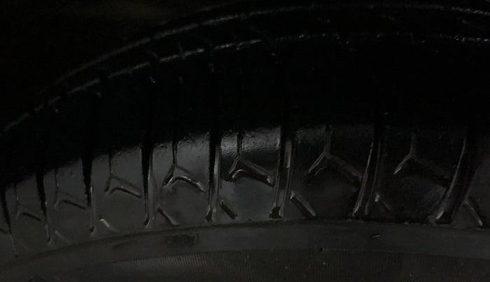 2016 Maruti Swift Dzire VDI, Diesel, Manual, 65,167 km, Right Front Tyre Tread