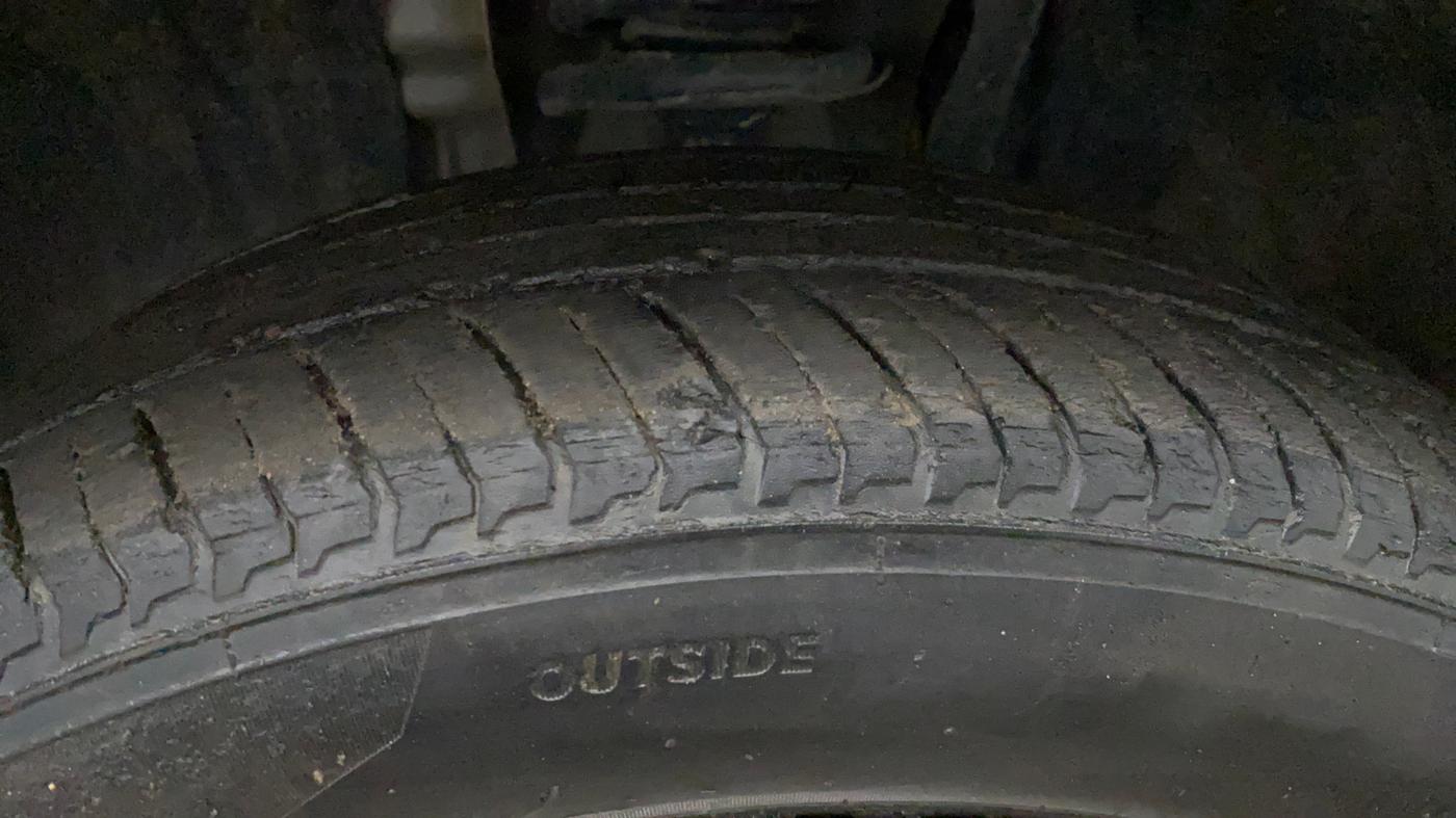 2022 Nissan MAGNITE XL, Petrol, Manual, 49,557 km, Left Front Tyre Tread