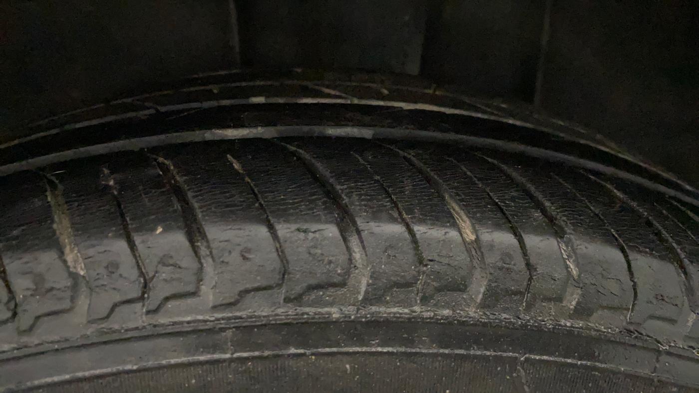 2022 Nissan MAGNITE XL, Petrol, Manual, 49,557 km, Left Rear Tyre Tread