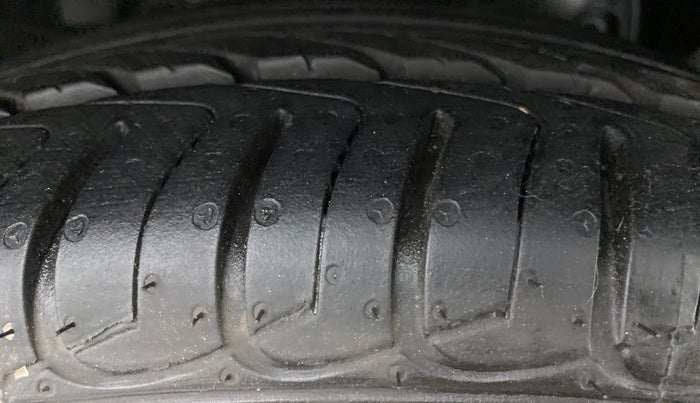 2015 Ford Ecosport 1.5 TITANIUM TI VCT AT, Petrol, Automatic, 72,902 km, Right Front Tyre Tread