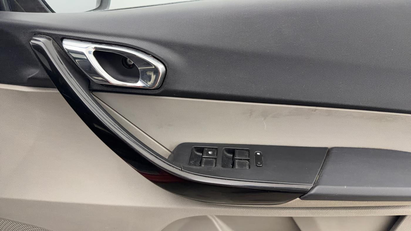 2019 Tata Tiago XZ PLUS PETROL, Petrol, Manual, 39,224 km, Driver Side Door Panels Control