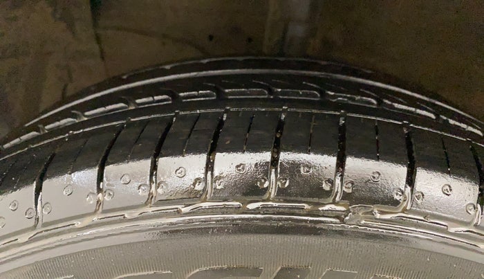 2016 Maruti Swift Dzire ZXI, Petrol, Manual, 59,172 km, Left Front Tyre Tread