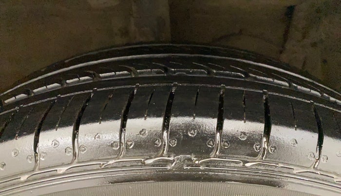 2016 Maruti Swift Dzire ZXI, Petrol, Manual, 59,172 km, Right Front Tyre Tread