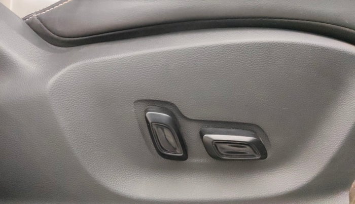 2022 MG ASTOR SHARP 1.5 CVT, Petrol, Automatic, 22,229 km, Driver Side Adjustment Panel