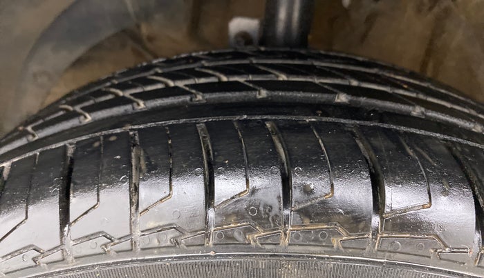 2018 Maruti Baleno ZETA PETROL 1.2, Petrol, Manual, 67,942 km, Left Front Tyre Tread