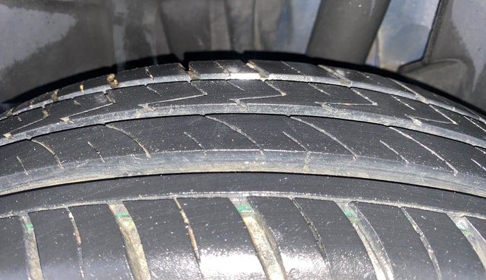 2021 Maruti Swift VXI, Petrol, Manual, 46,951 km, Left Rear Tyre Tread