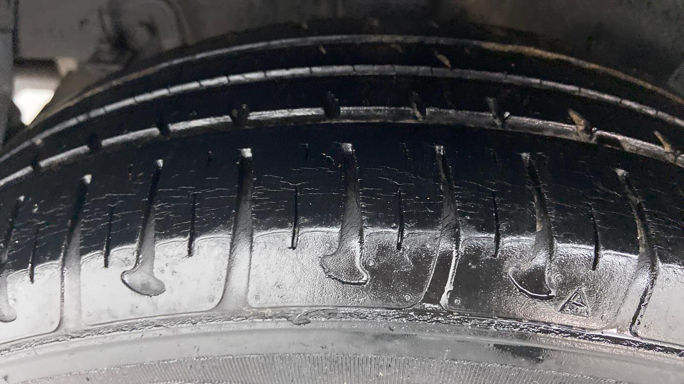 2015 Hyundai Grand i10 ASTA AT 1.2 KAPPA VTVT, Petrol, Automatic, 27,641 km, Right Rear Tyre Tread