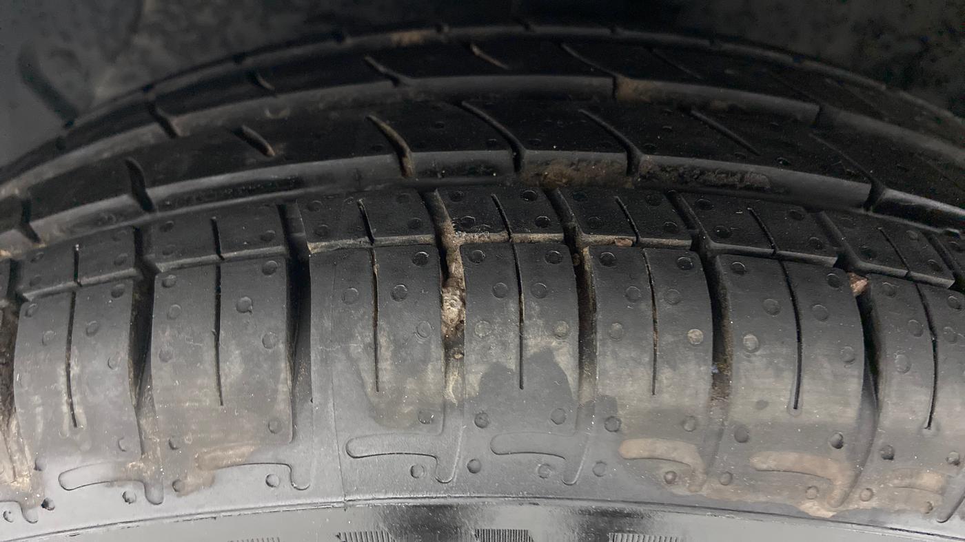 2015 Hyundai Grand i10 ASTA AT 1.2 KAPPA VTVT, Petrol, Automatic, 27,641 km, Left Front Tyre Tread
