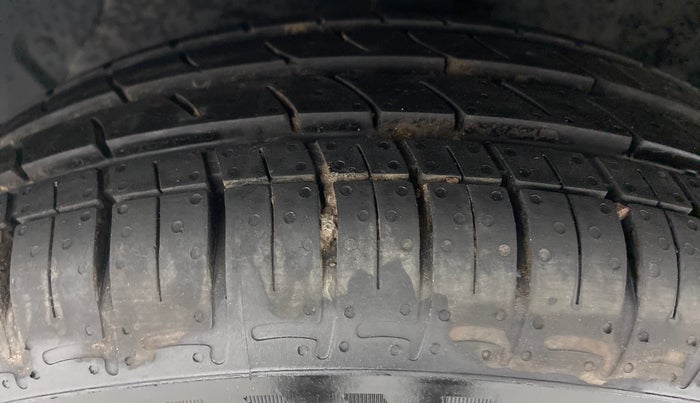 2015 Hyundai Grand i10 ASTA AT 1.2 KAPPA VTVT, Petrol, Automatic, 27,641 km, Left Front Tyre Tread