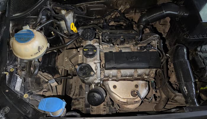 2015 Volkswagen Polo COMFORTLINE 1.2L, Petrol, Manual, 1,10,848 km, Engine View - Right