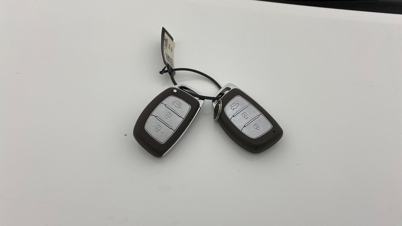 2023 Hyundai AURA SX 1.2, Petrol, Manual, 18,982 km, Key Close Up