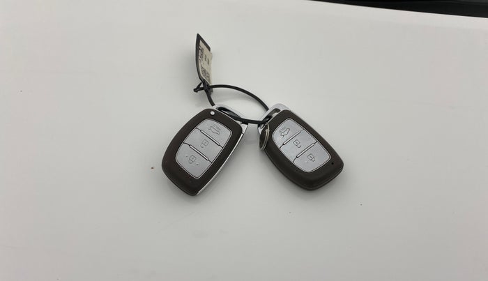 2023 Hyundai AURA SX 1.2, Petrol, Manual, 18,982 km, Key Close Up