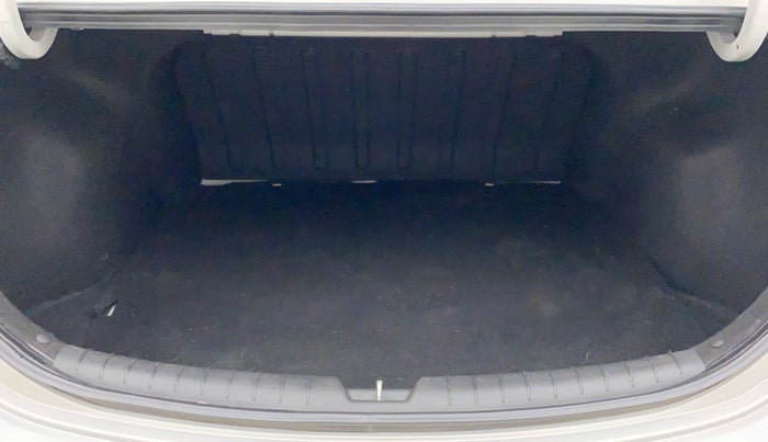 2018 Hyundai Verna 1.6 VTVT SX (O) AT, Petrol, Automatic, 66,078 km, Boot Inside