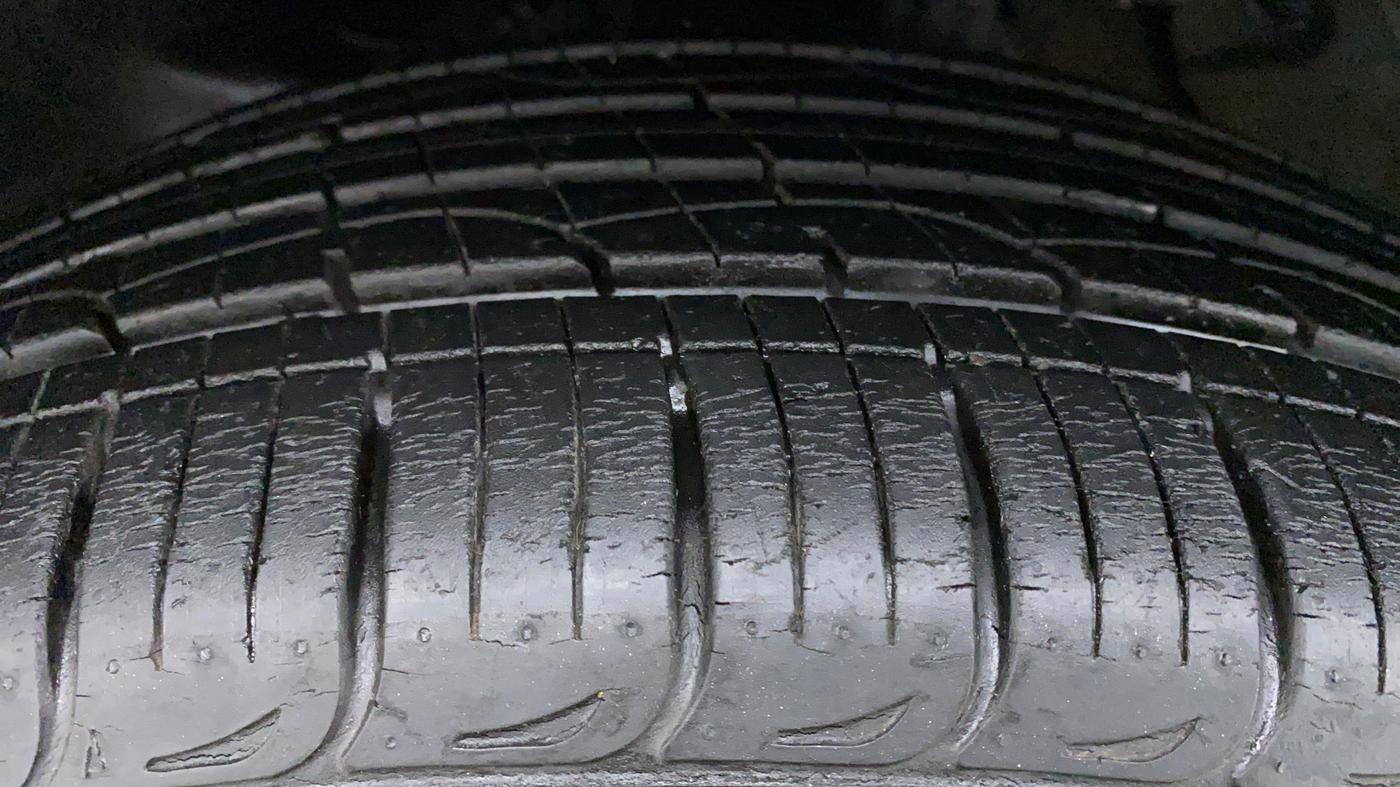 2018 Hyundai Tucson 2WD AT GL DIESEL, Diesel, Automatic, 11,865 km, Left Front Tyre Tread