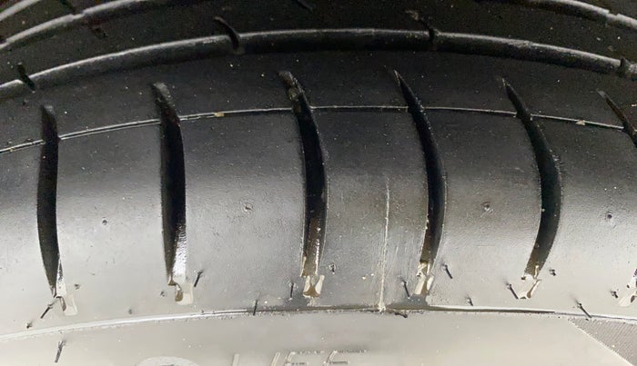 2016 Tata Tiago XZ PETROL, Petrol, Manual, 39,591 km, Right Rear Tyre Tread