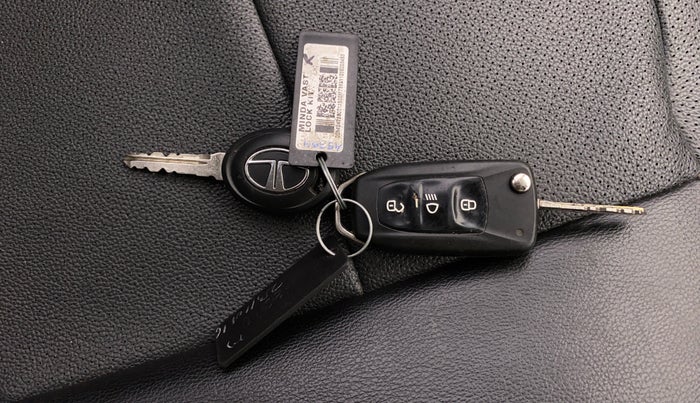 2016 Tata Tiago XZ PETROL, Petrol, Manual, 39,591 km, Key Close Up