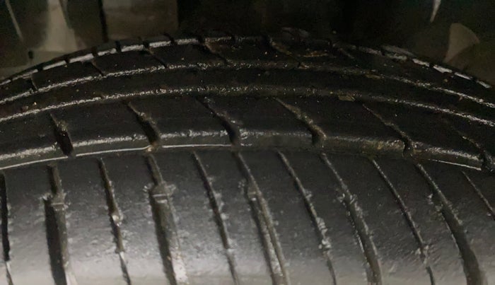 2017 Renault Kwid RXT 1.0 AMT, Petrol, Automatic, 25,081 km, Left Front Tyre Tread