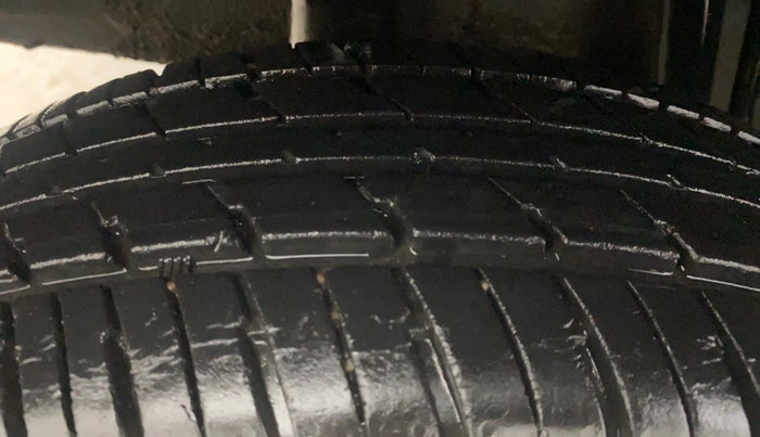 2017 Renault Kwid RXT 1.0 AMT, Petrol, Automatic, 25,081 km, Right Rear Tyre Tread