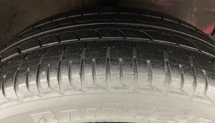 2011 Toyota Etios Liva G, Petrol, Manual, 64,686 km, Right Front Tyre Tread