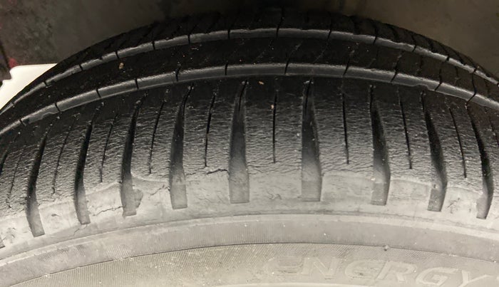 2011 Toyota Etios Liva G, Petrol, Manual, 64,686 km, Left Front Tyre Tread