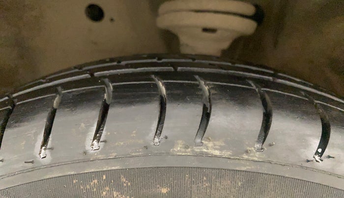 2013 Maruti Wagon R 1.0 LXI, Petrol, Manual, 53,943 km, Left Front Tyre Tread