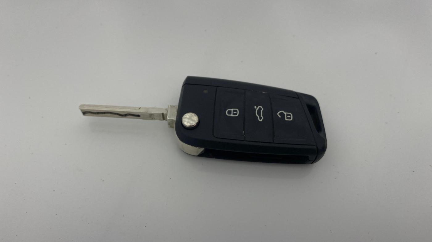 2021 Skoda KUSHAQ AMBITION 1.0L TSI MT, Petrol, Manual, 91,398 km, Key Close Up