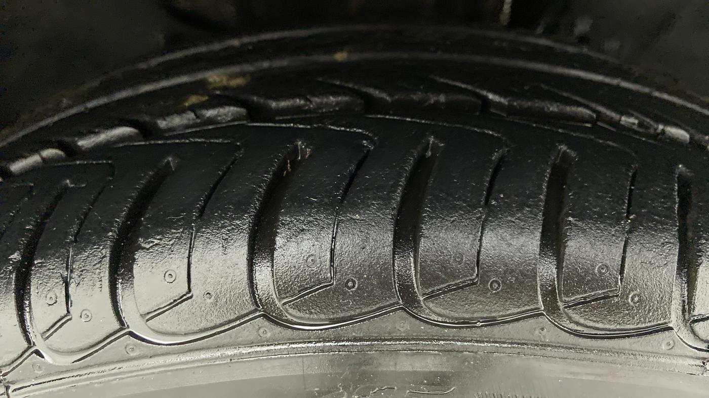 2019 Tata TIAGO NRG PETROL AT, Petrol, Automatic, 10,520 km, Right Front Tyre Tread