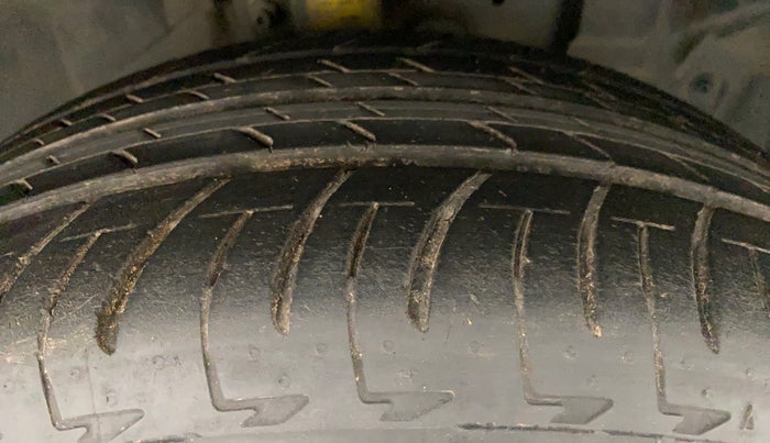 2018 Ford Ecosport TITANIUM 1.0L ECOBOOST SPORTS(SUNROOF), Petrol, Manual, 94,035 km, Right Front Tyre Tread